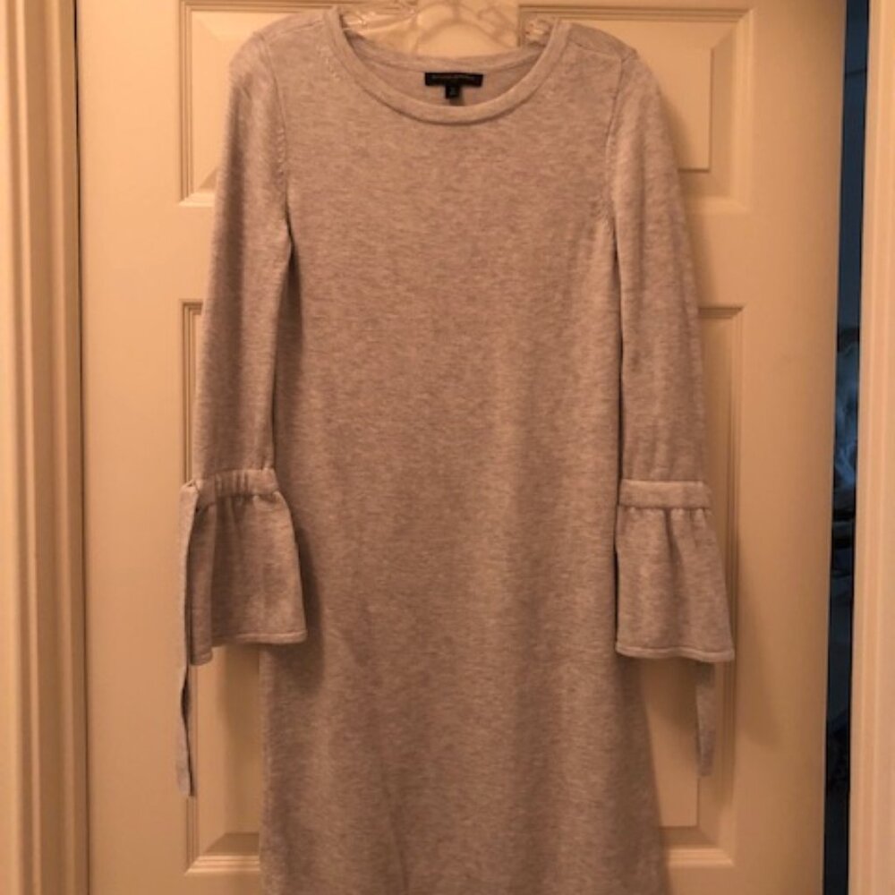Banana Republic Women's gray sweater dress with bows at cuff. Size Small